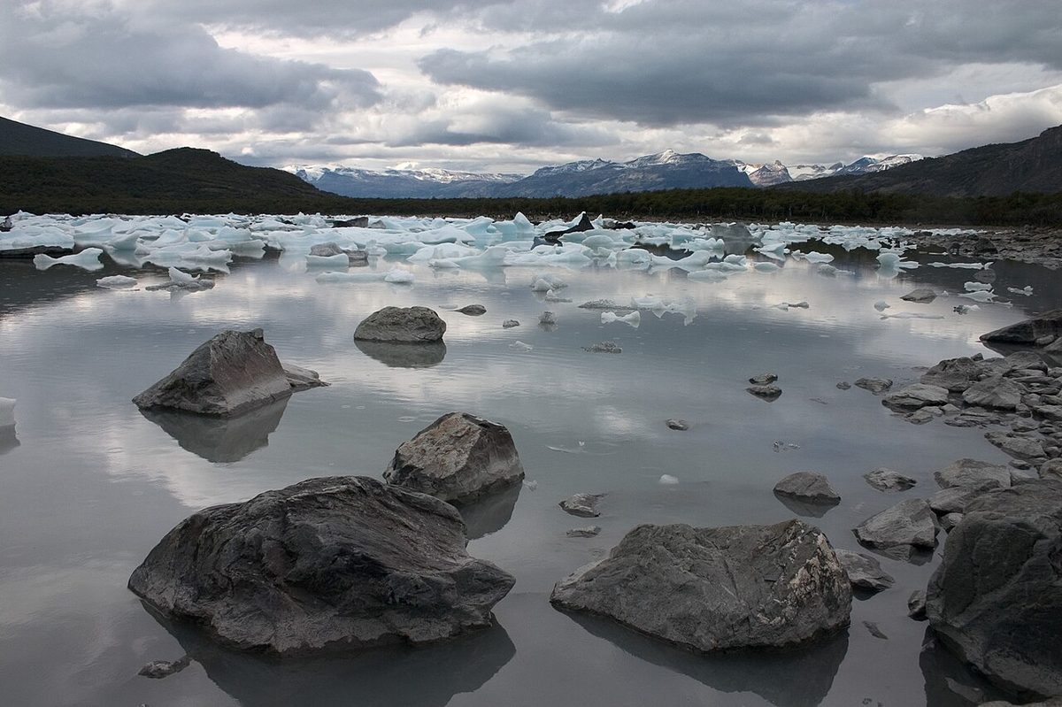 Los Glaciares National Park entrance area near the Perito Moreno Glacier access road