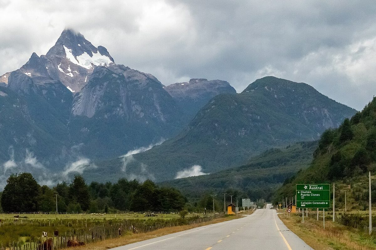 Ruta 7 winding through Aysén, the core of any Carretera Austral itinerary