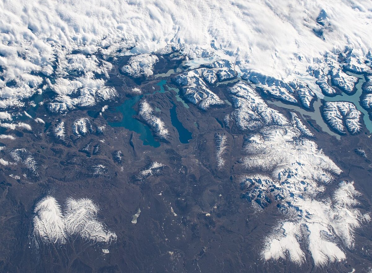 Lago Sarmiento and open steppe in the eastern Torres del Paine puma tracking sector