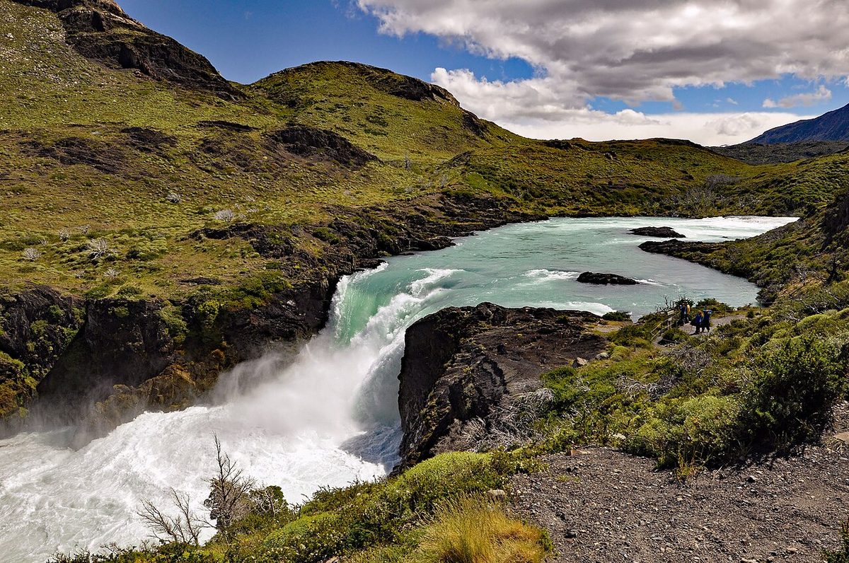 Salto Grande waterfall in Torres del Paine, a short detour on the W Trek's central section