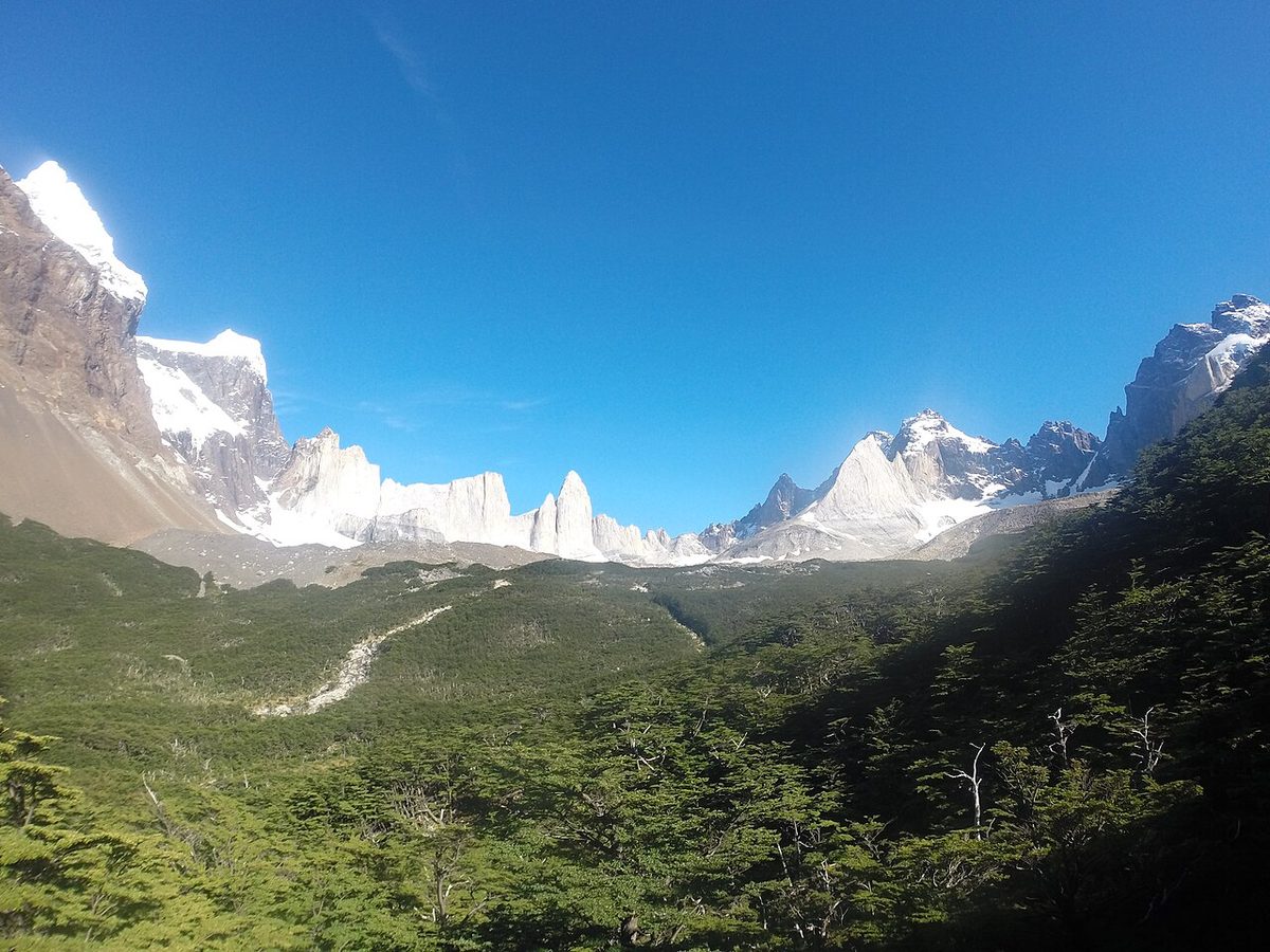 Mirador Britanico viewpoint in Torres del Paine, the long exposed day hike that decides how much spare warmth belongs in your daypack