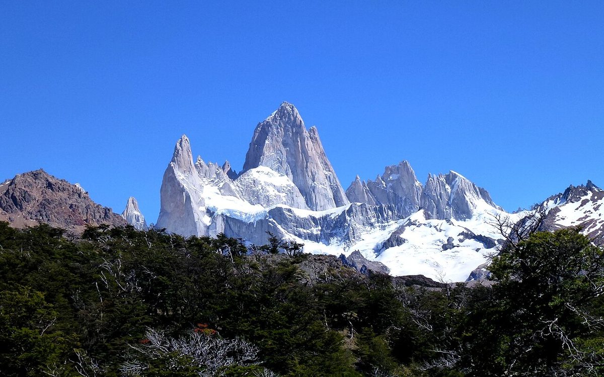 The view from Loma del Pliegue Tumbado near El Chalten, the only day hike in Patagonia that frames Fitz Roy and Cerro Torre together
