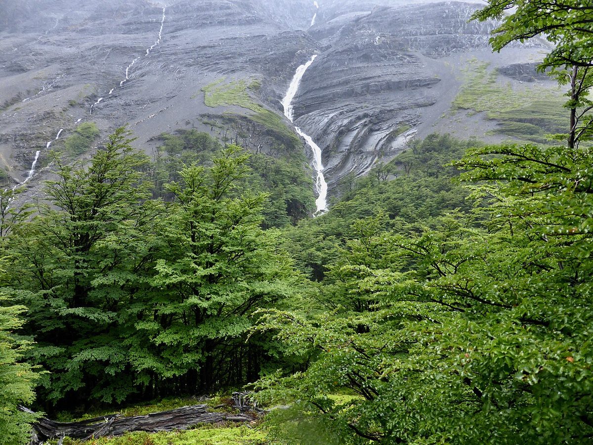 Rain sweeping the Cordillera del Paine, the weather that turns a straightforward Torres del Paine day hike serious