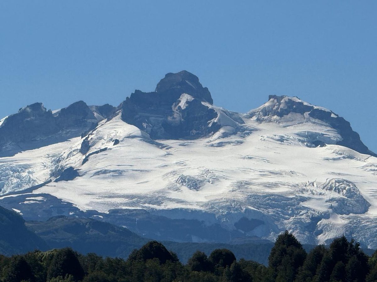 Refugio Frey on Laguna Toncek above Bariloche, graded Moderate November to April and High May to October on the official trail sheet