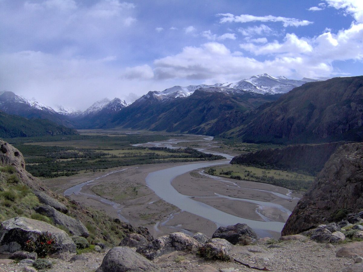 The RÃo de las Vueltas valley north of El Chaltén, where lodges and estancias sit along Ruta Provincial 41