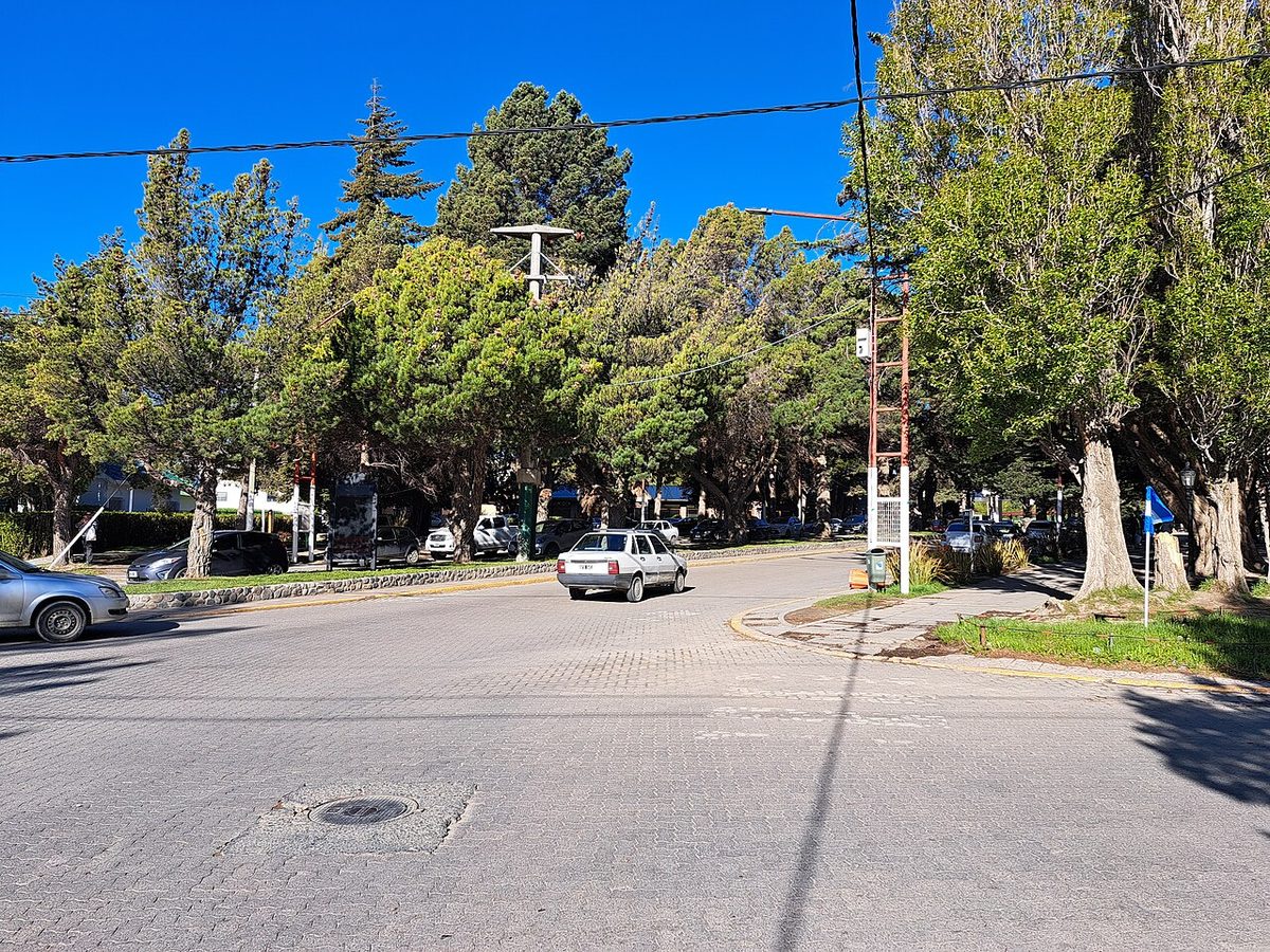 Shops, restaurants and low buildings along Avenida del Libertador, the main street through central El Calafate