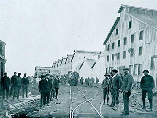 Historic photograph of workers at the Bories meat-freezing plant north of Puerto Natales, the site of todayâ€™s Puerto Bories hotel