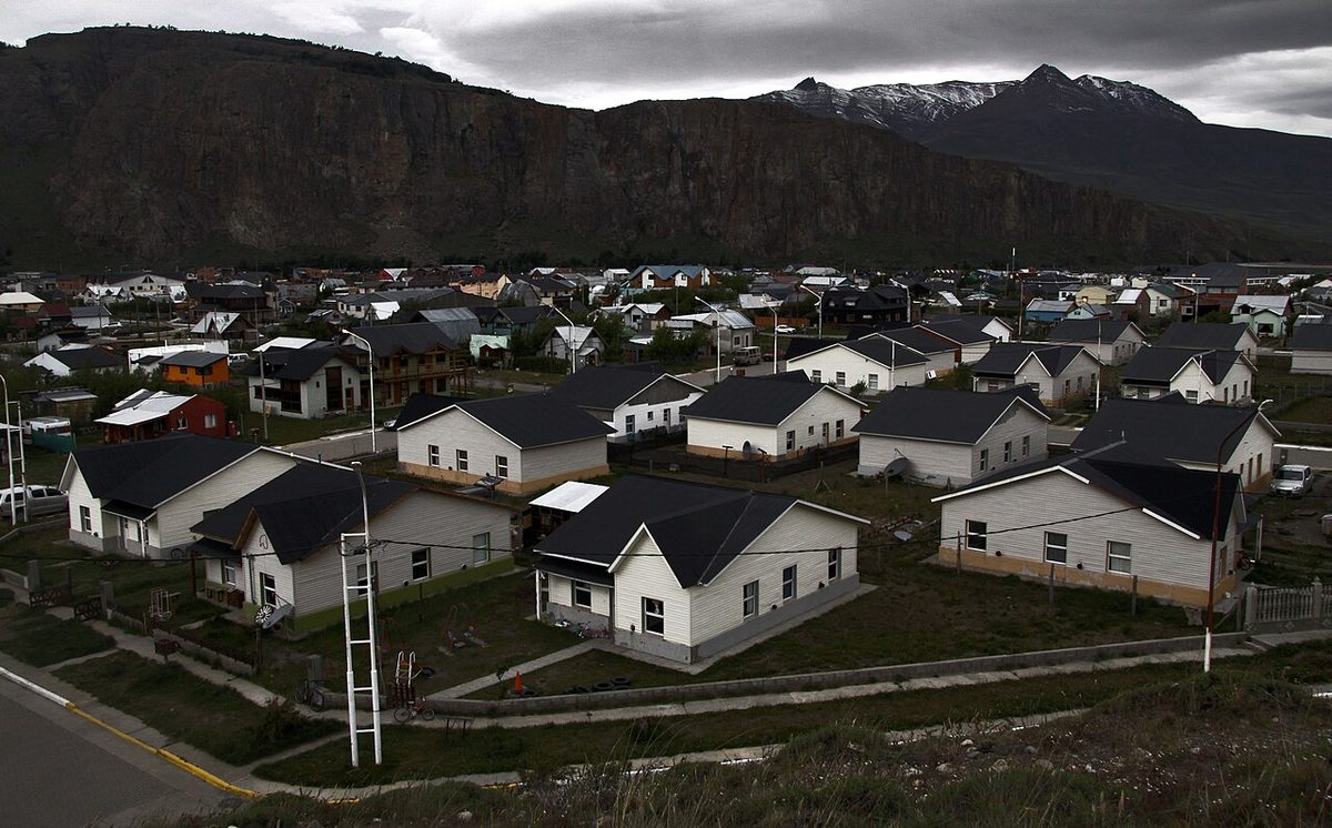 The houses and streets of El Chaltén below the cliffs of the Fitz Roy valley, where the town hostels, hosterÃas and campgrounds sit